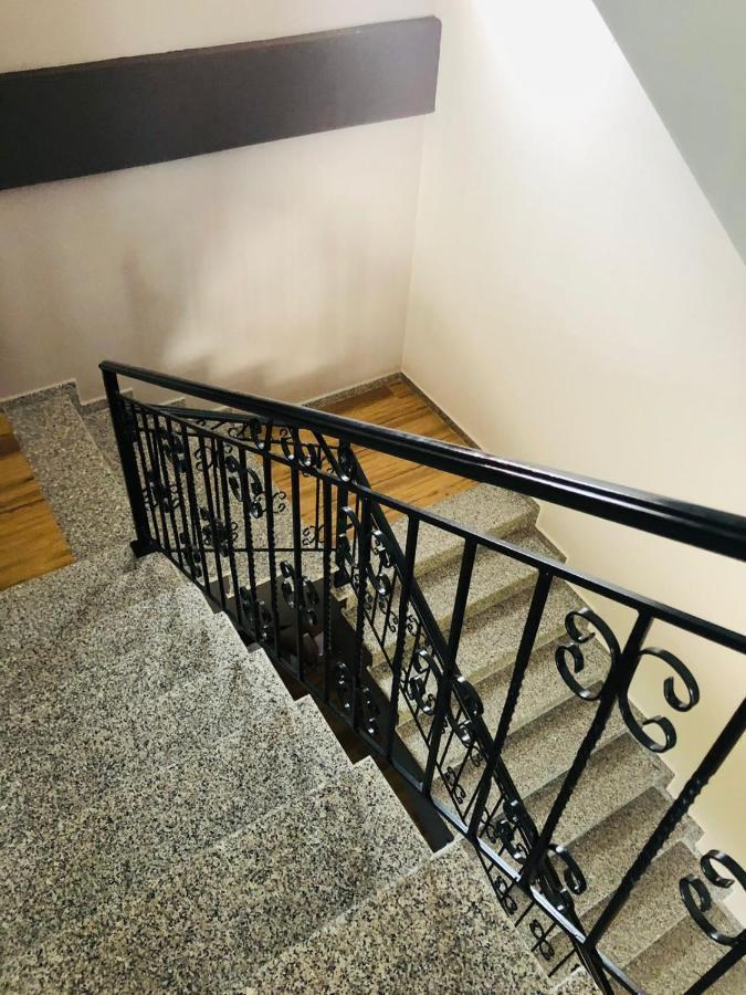 House Of Horses Shtepia E Kuajve Hotel Korce Exterior photo