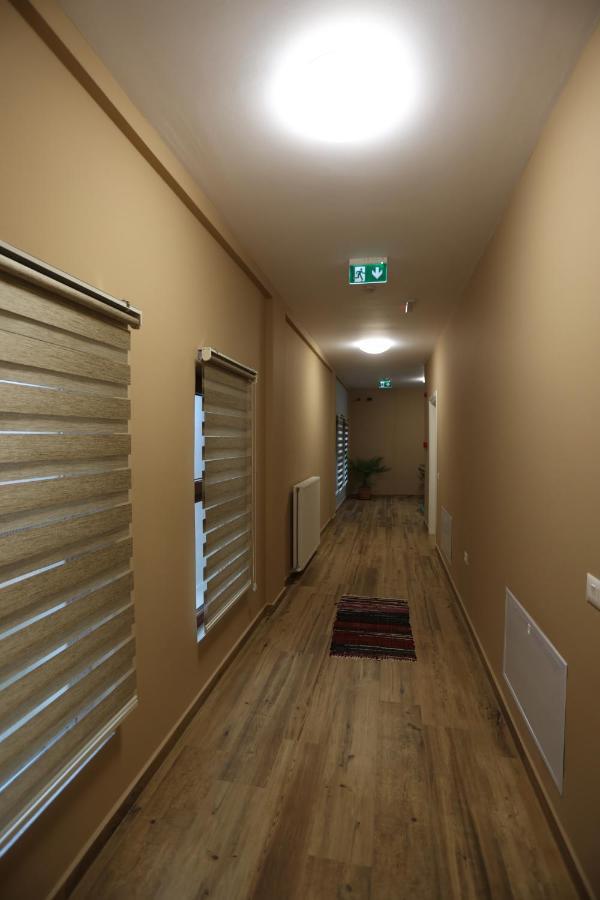 House Of Horses Shtepia E Kuajve Hotel Korce Exterior photo