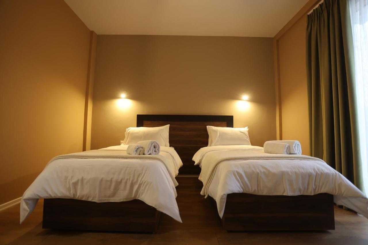 House Of Horses Shtepia E Kuajve Hotel Korce Exterior photo