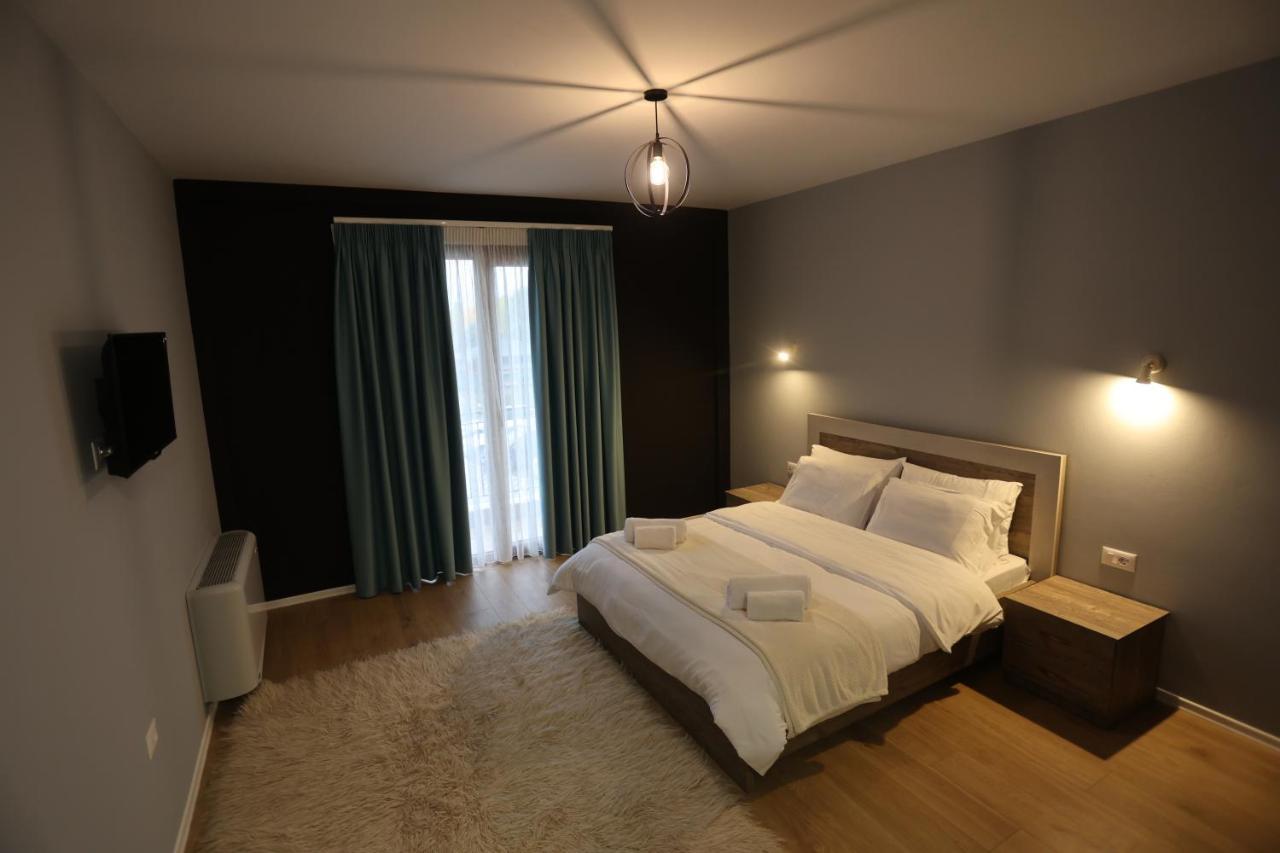 House Of Horses Shtepia E Kuajve Hotel Korce Exterior photo
